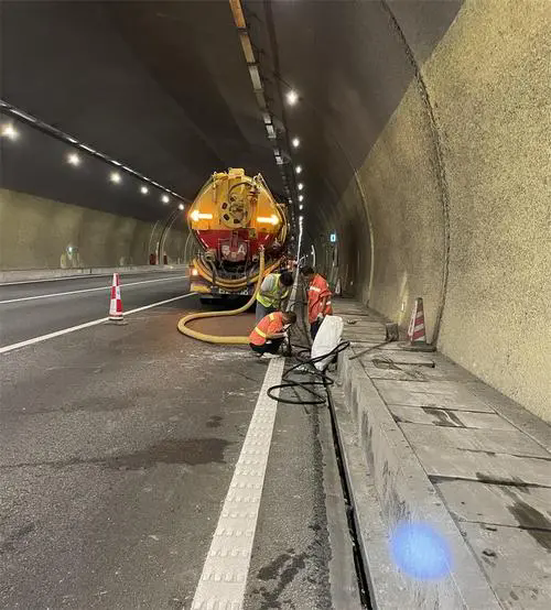 禹会隧道排水渠清淤